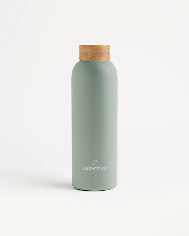 Botella de acero · Tapón de bambú