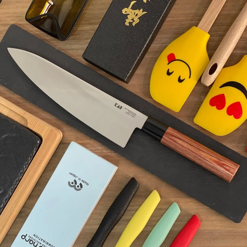 Cuchillo Chef Kai Seki Magoroku Redwood 15-20cm Acero Japonés