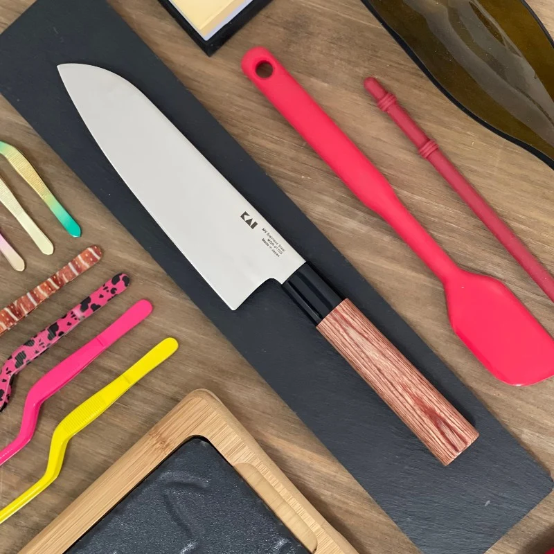 Cuchillo Santoku Kai Seki Magoroku Redwood 16.5cm Japonés