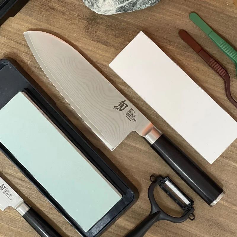 Cuchillo Santoku Wide Shun Classic Kai – Hoja de Acero de Damasco 18 cm
