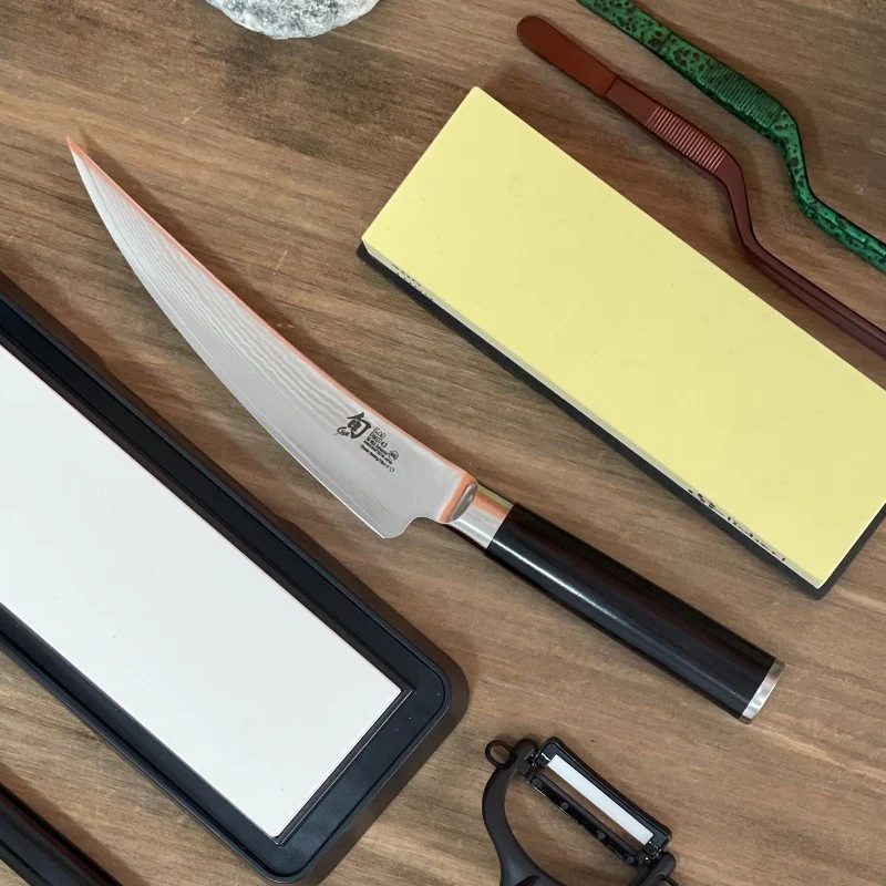 Cuchillo Gokujo Shun Classic 15cm Curvo Acero Damasco Kai DM-0743