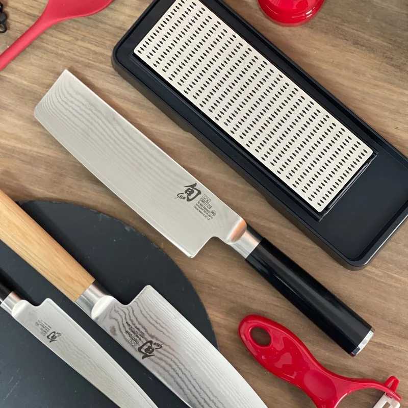 Cuchillo Nakiri Shun Classic 16.5cm Vegetales Acero Damasco Kai DM-0728