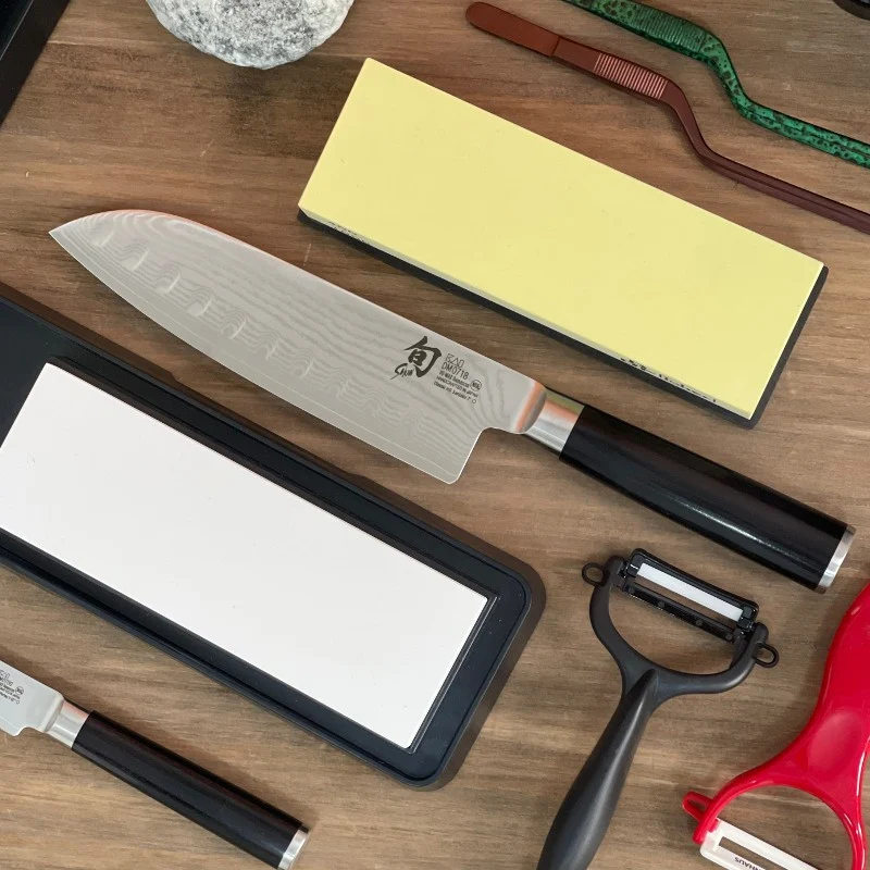Cuchillo Santoku Shun Classic Alveolado 18cm Acero Damasco Kai DM-0718