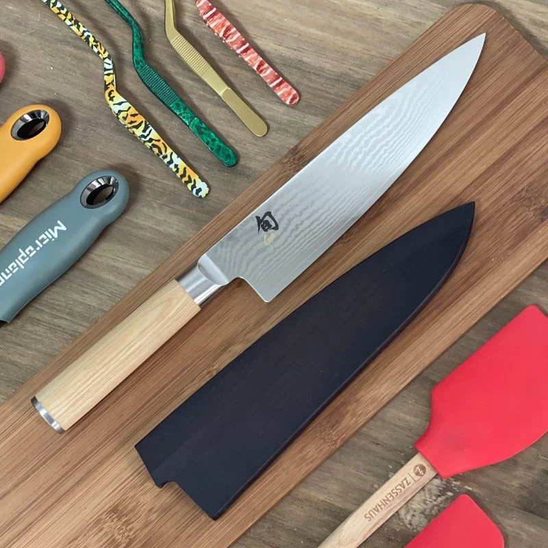 Cuchillo Chef Shun Classic White 20cm con Funda Madera Kai DM-0706W