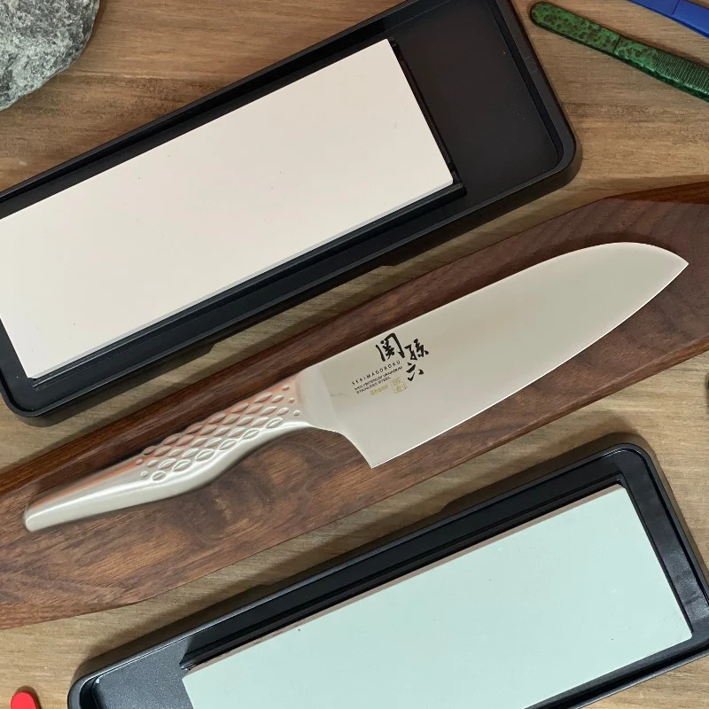 Cuchillo Seki Magoroku Shoso Santoku 16 Cms