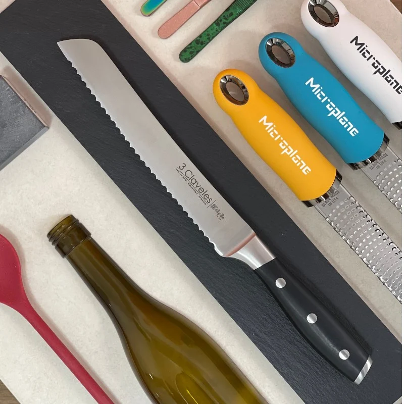 Cuchillo de pan 20 cms 3 claveles Toledo